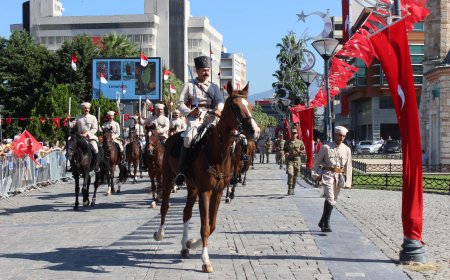 İzmir'in Kurtuluşunun 102. Yılı Coşkuyla Kutlandı
