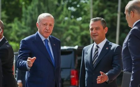 Son Anket: CHP Zirvede, AKP'de Eriyen Oylar Dikkat Çekiyor