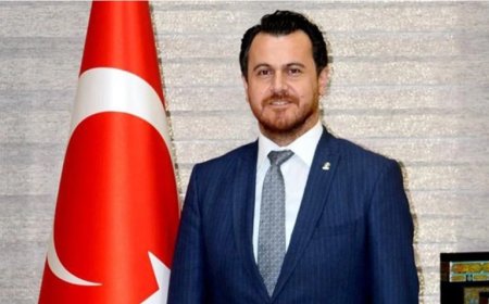 Van'ın Geleceği Emre Güray ile Şekilleniyor: AK Parti Van İl Başkanı, Şehrin Kalkınması İçin Güçlü Adımlar Atıyor