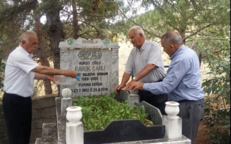 Vefa Ziyareti: Merhum Faruk Canlı'nın Dostları, Uluköy'deki Kabrinde Bir Araya Geldi
