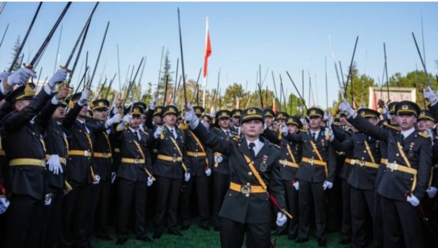 Mustafa Kemal'in Askerleriyiz Diyen Kara Harp Okulu Mezunlarına İdari Soruşturma