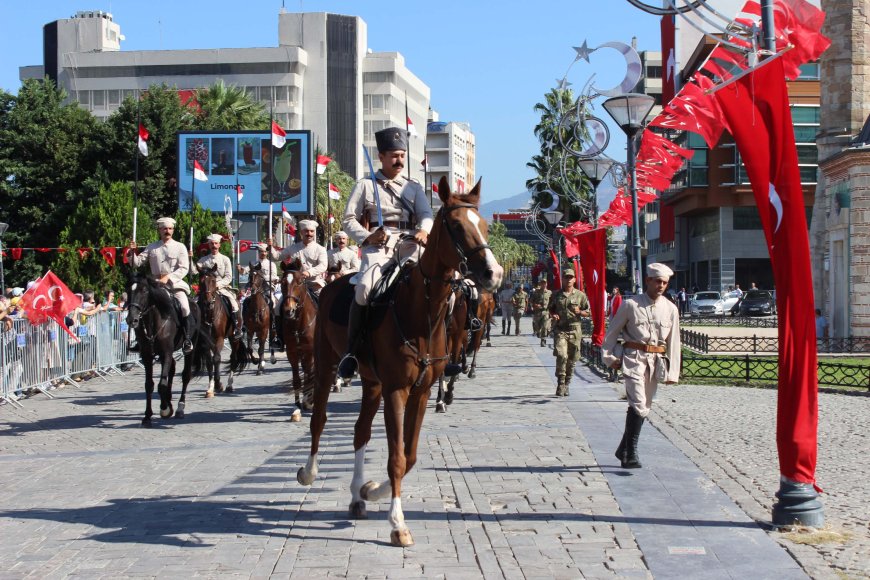 İzmir'in Kurtuluşunun 102. Yılı Coşkuyla Kutlandı