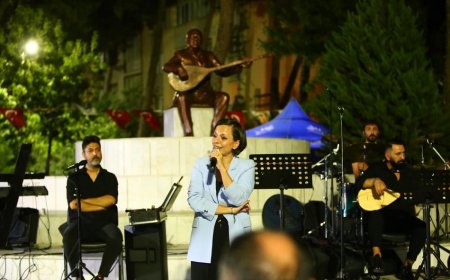 Karabağlar Belediye Başkanı Kınay’ın performansı göz kamaştırıyor.