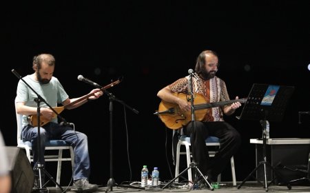 Narlıdere Sahilevleri’nde Müzik Ziyafeti: Merih Aşkın ve Onur Tuzlacı'dan Unutulmaz Konser