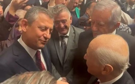 Türkiye Kutuplaşıyor, Siyasetçiler Mecliste Latifeleşiyor