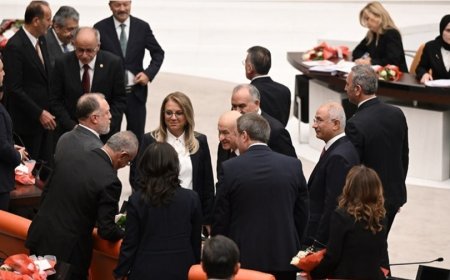Türkiye 2025'te Seçime mi Gidiyor? YSK'nın İlanı Siyasi Kulisleri Hareketlendirdi
