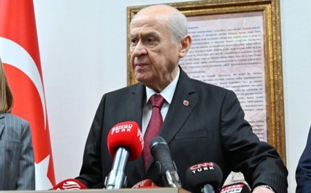 Devlet Bahçeli’den Sinan Ateş Davası ve DEM Partililerle Tokalaşma Açıklaması