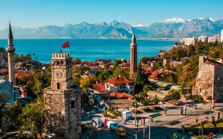 Antalya’da "Sizce Antalya'nın Sevilen ve Güvenilen Liderleri Kimler?" Anketi Başladı: Katılım Şansı Devam Ediyor!