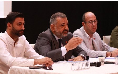 CHP İzmir’de İlçe Başkanlarından İl Başkanı Aslanoğlu’na Protesto