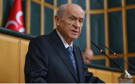 Öcalan Açılımı MHP'yi Sarsıyor: Bahçeli, Eleştiride Bulunan Danışmanı Görevden Aldı