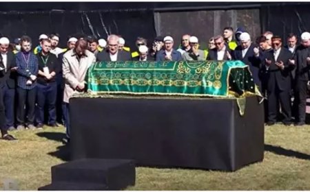 Fethullah Gülen'in Tabutla Gömülmesi: İslami Gelenekten Sapma mı, Stratejik Bir Hamle mi?