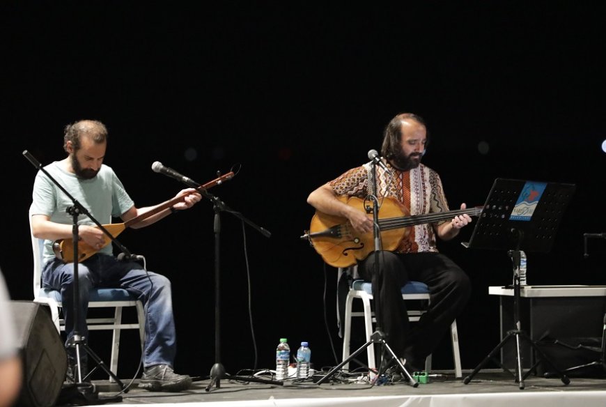 Narlıdere Sahilevleri’nde Müzik Ziyafeti: Merih Aşkın ve Onur Tuzlacı'dan Unutulmaz Konser