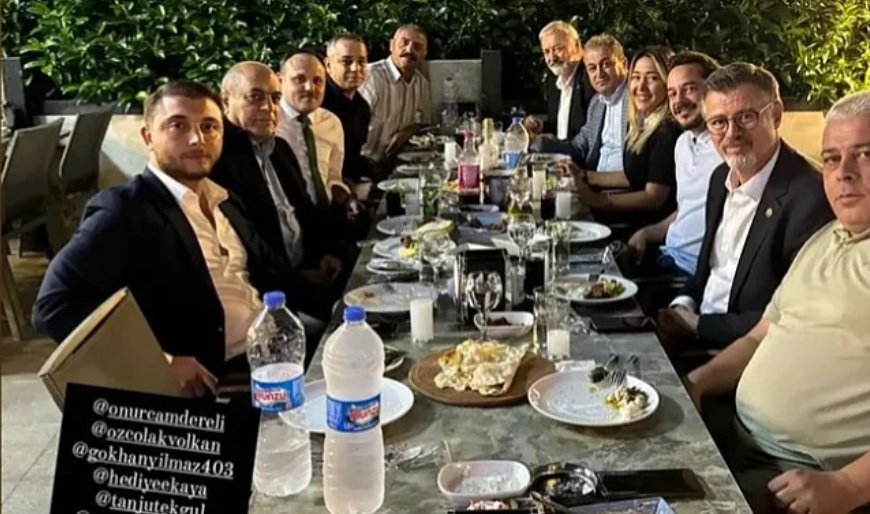 İzmir'de CHP'li Meclis Üyeleri Rakı Sofrasında: Sosyal Medyada Gündem Oldular