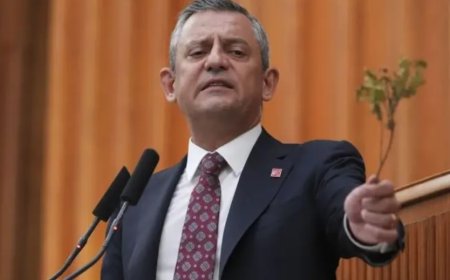 CHP’de Kurultay Tartışmaları: Cin Şişeden Çıktı