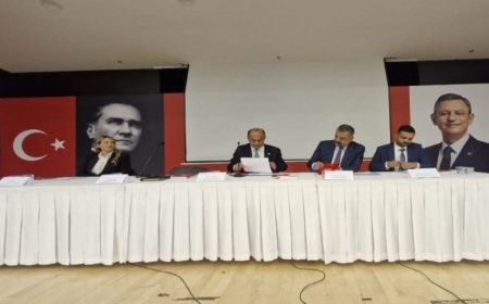 CHP İzmir İl Danışma Kurulu Toplandı: Yeni Program ve Mesajlar Tartışıldı