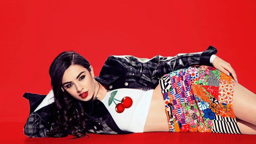 Charli XCX'in Kozmik Yolculuğu: Gelecekte Onu Neler Bekliyor?