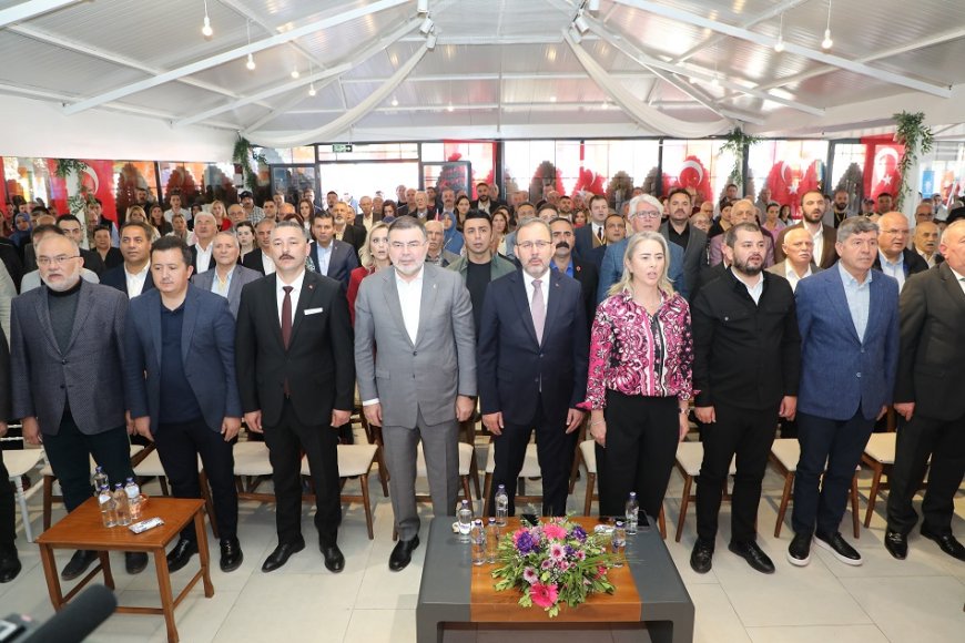 AK Parti Selçuk Kongresi’nde Birlik Mesajı: Hizmetin Adı AK Parti