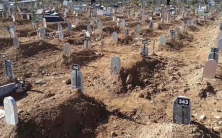 Bir Dönemin Efsanesi Kenan Küçüközcan, Kimsesizler Mezarlığında Son Yolculuğuna Uğurlandı
