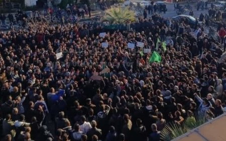 Suriye’de Aleviler Protesto Gösterileri Düzenledi: HTŞ’nin Ateş Açtığı İddia Edildi