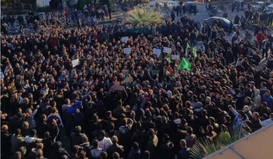 Suriye’de Aleviler Protesto Gösterileri Düzenledi: HTŞ’nin Ateş Açtığı İddia Edildi