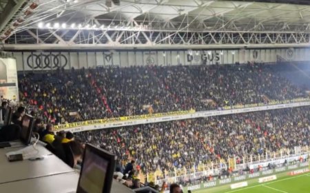 Kadıköy'de 'Galatasaray' Protestosu ve  Yönetim İstifa Sloganları