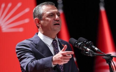 CHP Lideri Özgür Özel İzmir’de Açılış ve Buluşmalarla Sahada