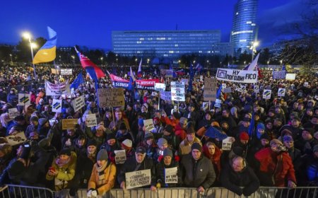 Slovakya'da Fico'ya Protesto: Moskova Yanlısı Tutum Tepki Çekti