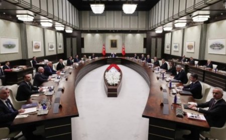 Kabinede ve Parti Yönetiminde Değişim Rüzgarı