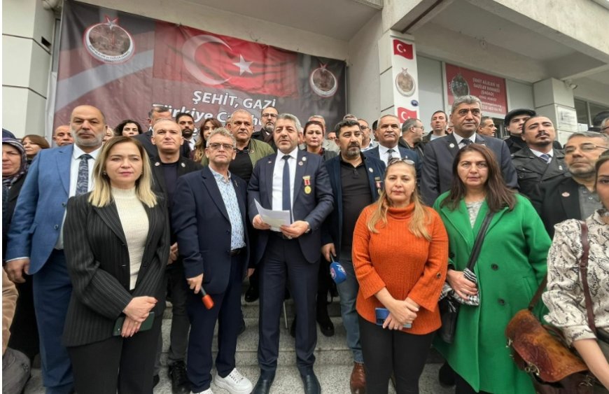 İzmir’de Şehit Aileleri ve Gazilerden 'Öcalan' Protestosu