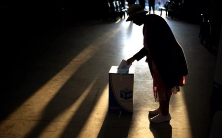 Dünyada Demokrasi Krizi Derinleşiyor: Türkiye Hibrit Rejim Statüsünde
