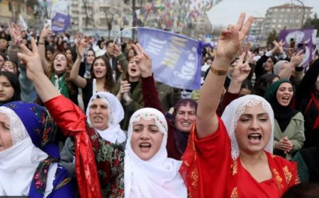 Taksim’de Feminist Gece Yürüyüşü Yasağa Rağmen Yapıldı