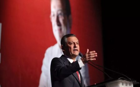 CHP kurultayında üç aday, iki liste: Liderlik yarışı hız kazandı