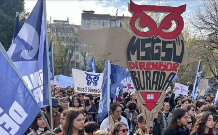 Liseli Öğrencilerden MEB'e Tepki: Koyun Sürüsü Değiliz!