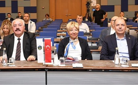 İzmir'de Oda ve Borsalarda Şeffaflık Tartışması: Basına Kapanan Meclisler Tepki Çekiyor