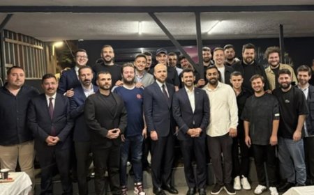 Bilal Erdoğan Ünlü Fenomenlerle Aynı Masada Buluştu