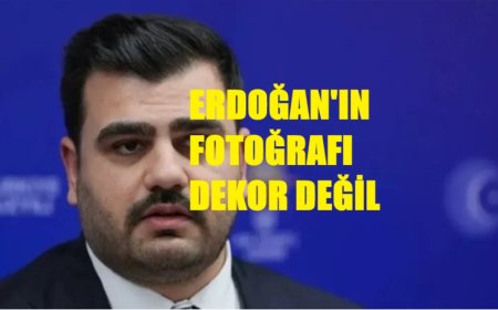 AKP’li Vekilden Erdoğan Fotoğrafı Uyarısı:  Şatafatlı Dekorların Arasında Vitrin Süsü Değil
