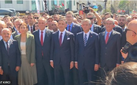 CHP, 102. Yılında Taksim’de Tören Düzenledi