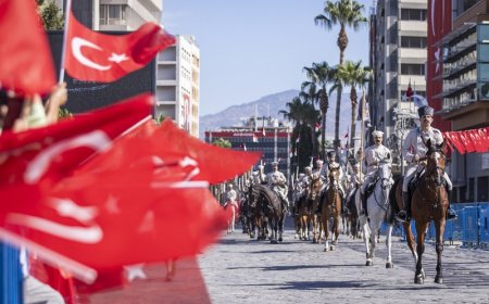 İzmir'in Kurtuluşu Coşkuyla Kutlandı: 103 Yıllık Zafer Ruhu