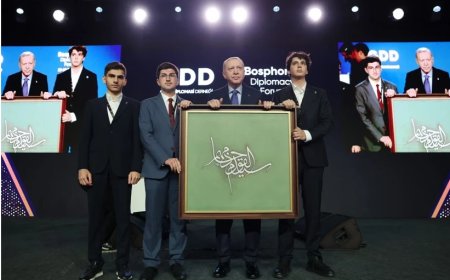Ömer Tayyip Erdoğan, Ahmet Aziz Albayrak ve Selman Bilir sahnede