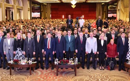 Kasapoğlu’ndan CHP’li yerel yönetime sert eleştiri: İzmir’in hali ortada