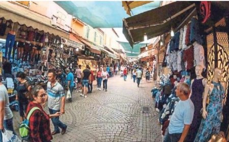 Kemeraltı’na Araçla Gitmek Neden Zor? Otopark Krizi Esnafı ve Ziyaretçiyi Zorluyor
