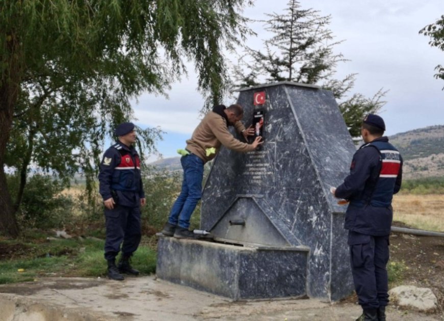 Hayrat Çeşmesine Saldırı: Şehit Tarkan Karaca’nın Bayrağı ve Fotoğrafı Yeniden Yerleştirildi