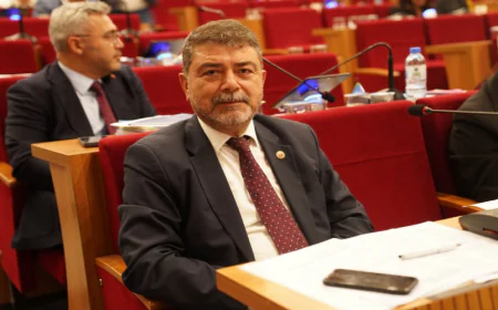 AK Partili Atmaca'dan Tugay'a çimento fabrikası tepkisi