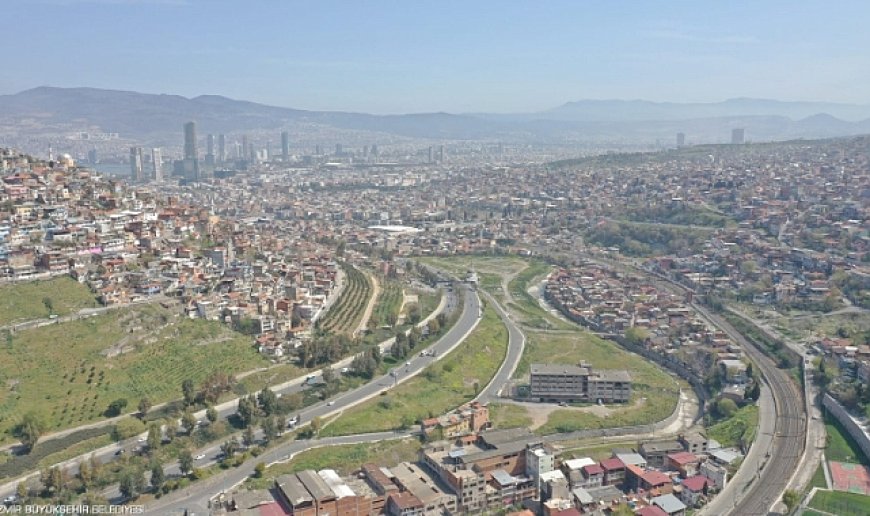Konak'ta dönüşüm gündemi: Yeşildere'de 300 ev yıkılıyor
