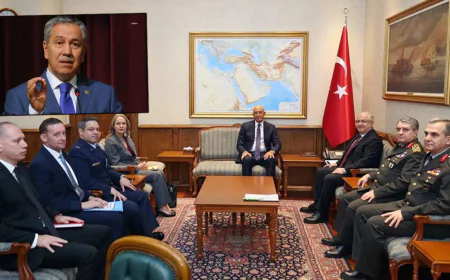 Bülent Arınç'tan Tom Barrack fotoğrafına tepki: Protokol hatası