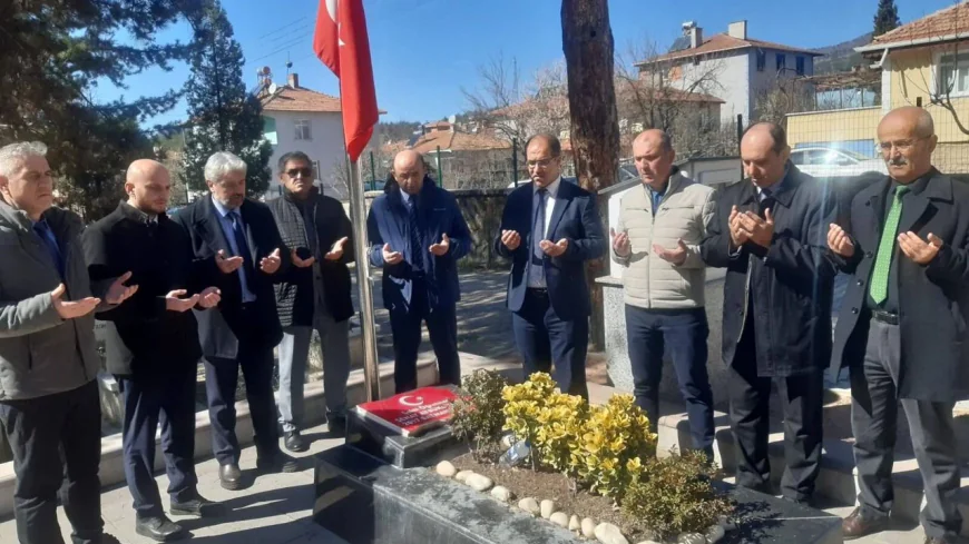 Şehit öğretmen Aybüke Yalçın kabri başında dualarla anıldı