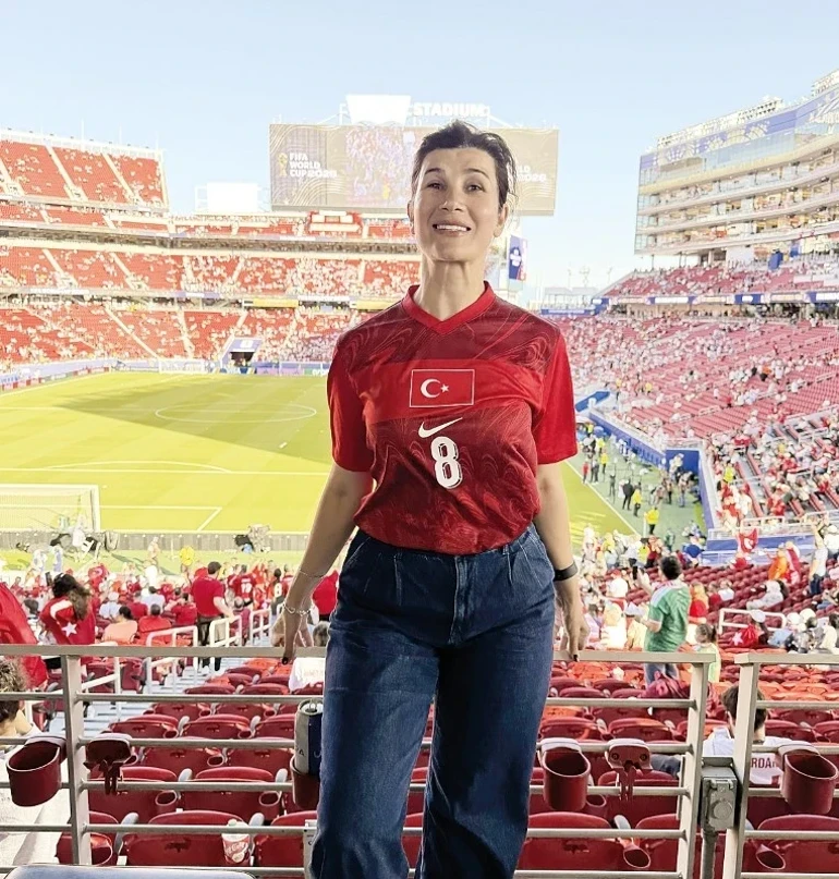 San Jose’de Türk taraftarlar Paraguay maçı için tribünleri doldurdu