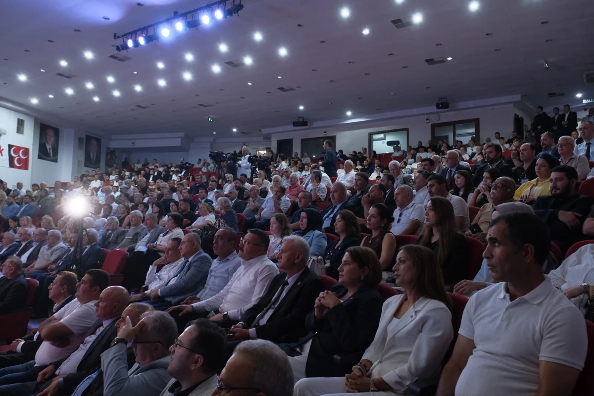 MHP İzmir Karabağlar’da toplandı: Şahin’den Terörsüz Türkiye mesajı