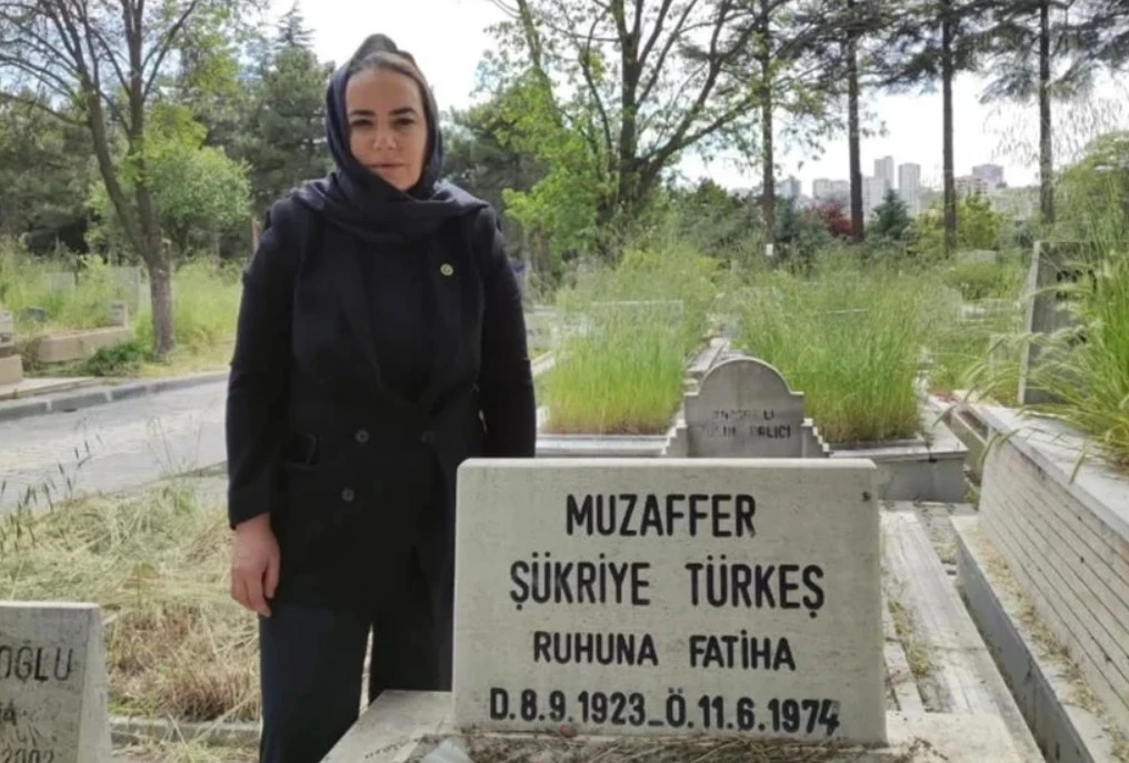 Ayyüce Türkeş’ten Muzaffer Şükriye Türkeş’in mezarına ziyaret