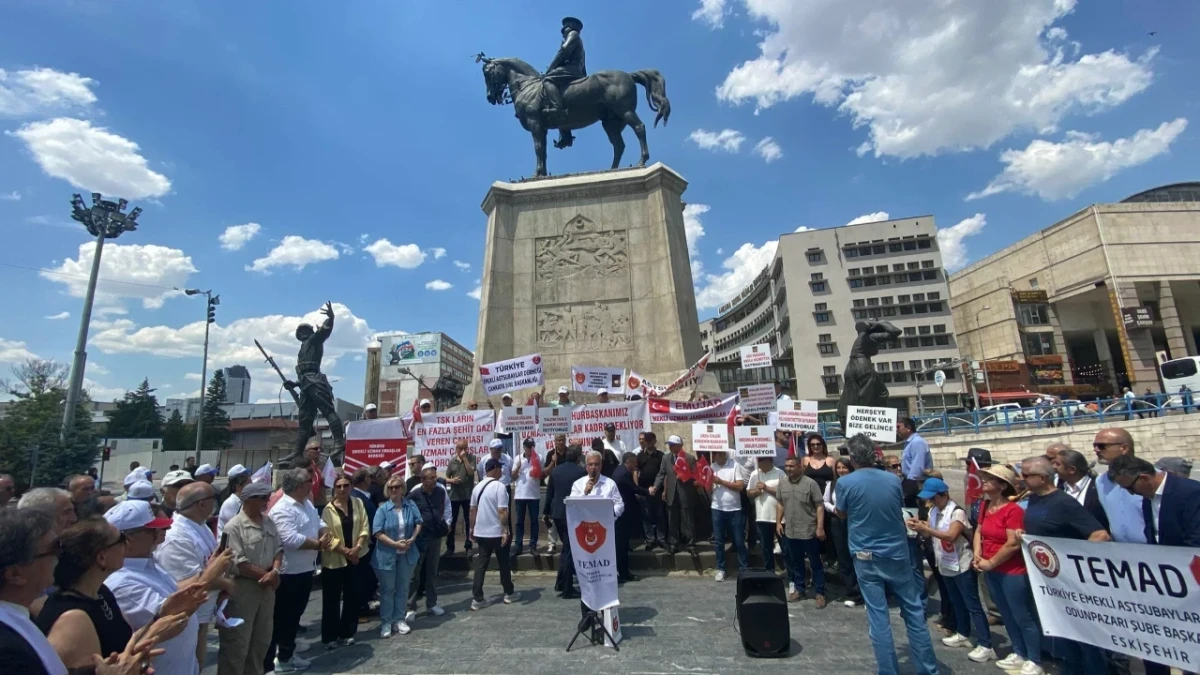 Emekli askerlerden maaş ve özlük hakları için Ankara’da çağrı